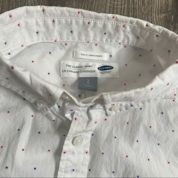 2/$20 Old Navy Short Sleeved Slim Fit The Classic Shirt in Robbired - Picture 4 of 7
